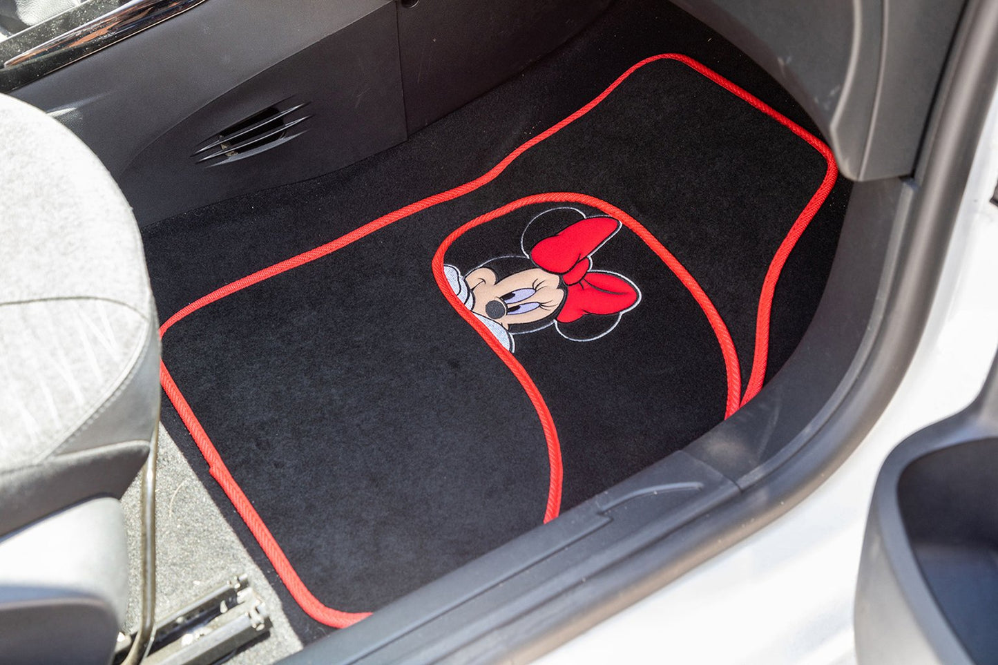 TATAWAY Tappetini auto in moquette universali con ricamo Minnie Disney