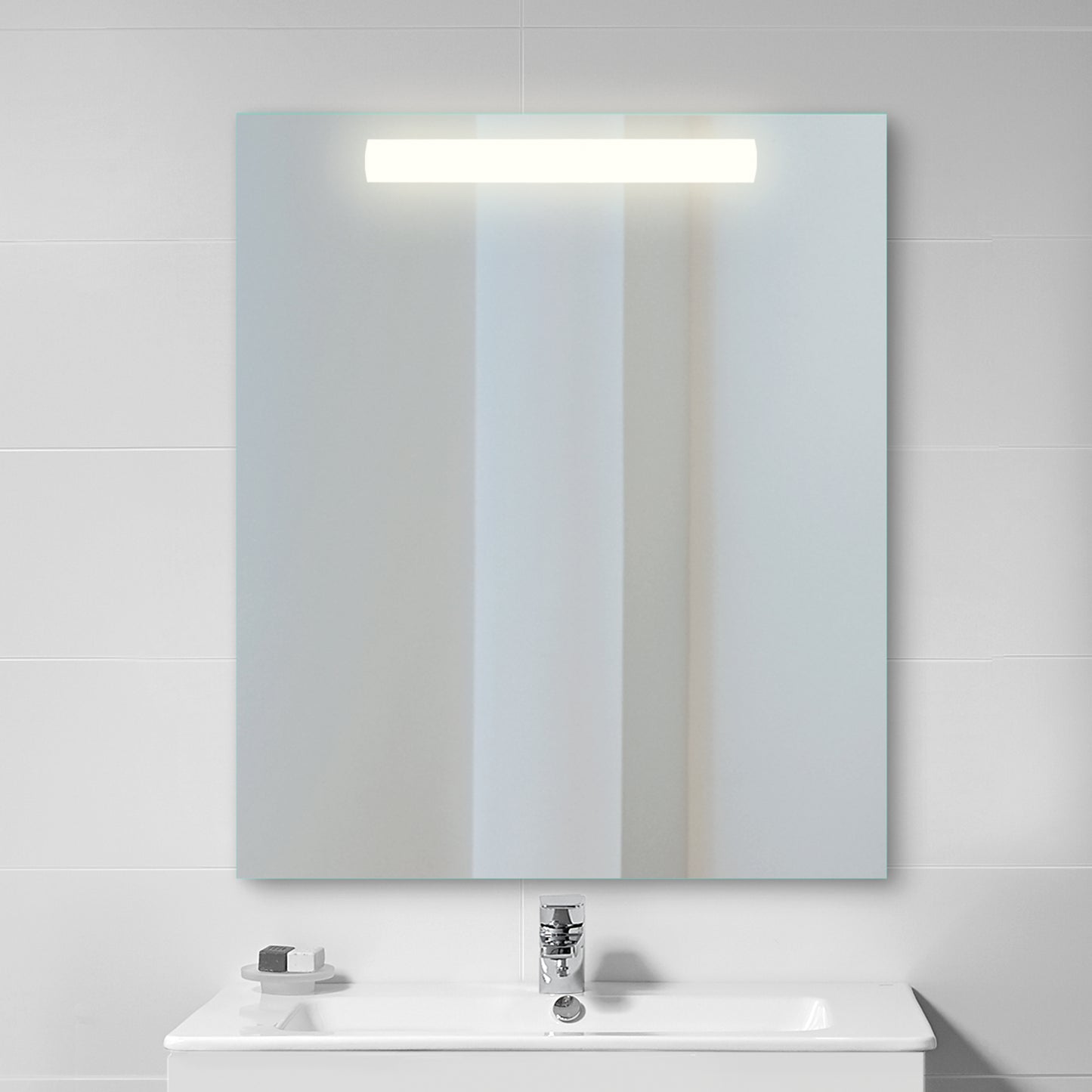 Specchio da bagno Pegasus con illuminazione LED frontale