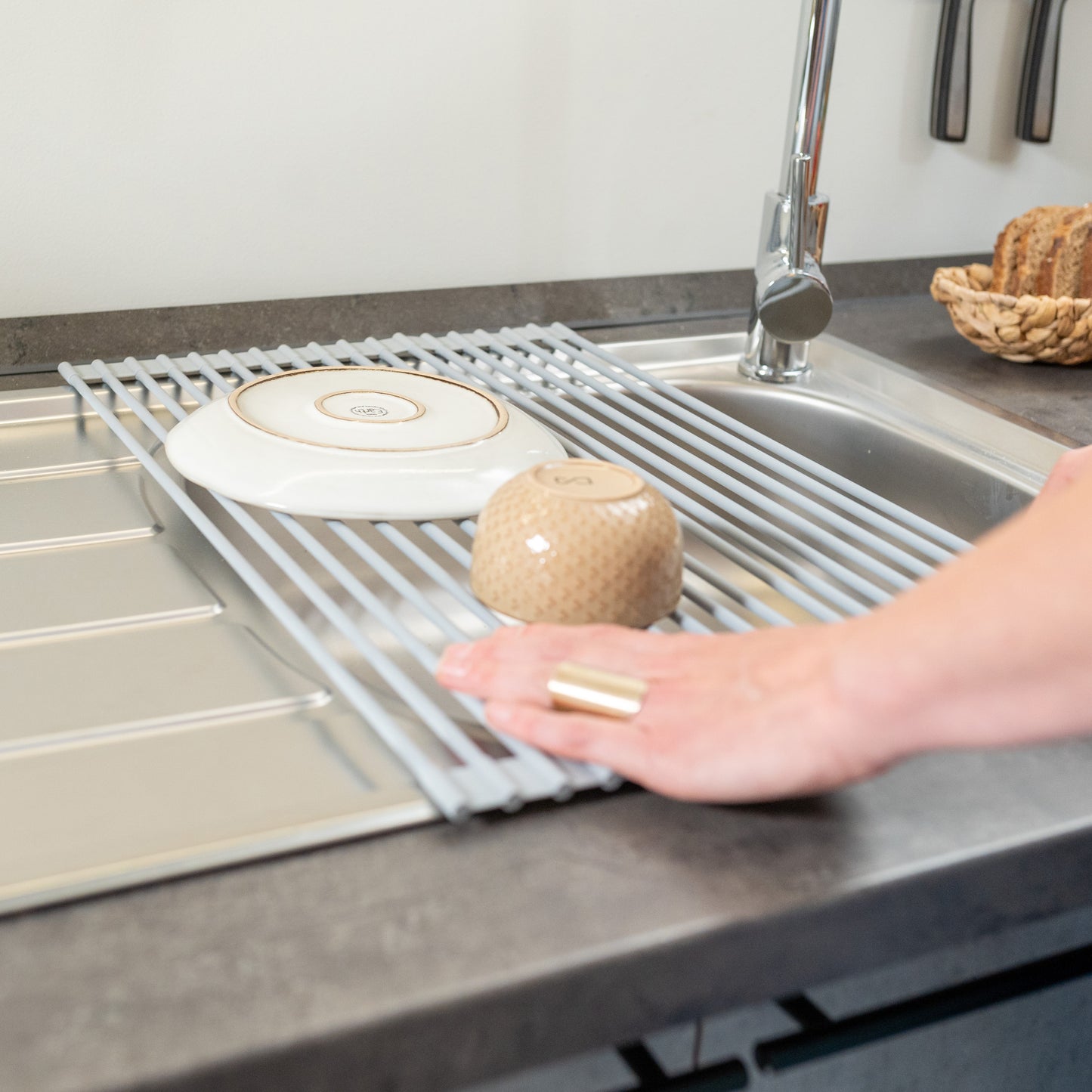 Scolapiatti in acciaio e silicone flessibile
