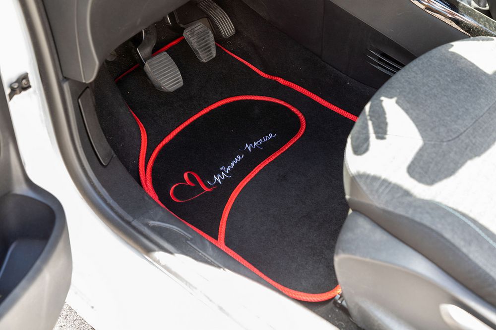 Tappetini auto in moquette universali con ricamo Minnie
