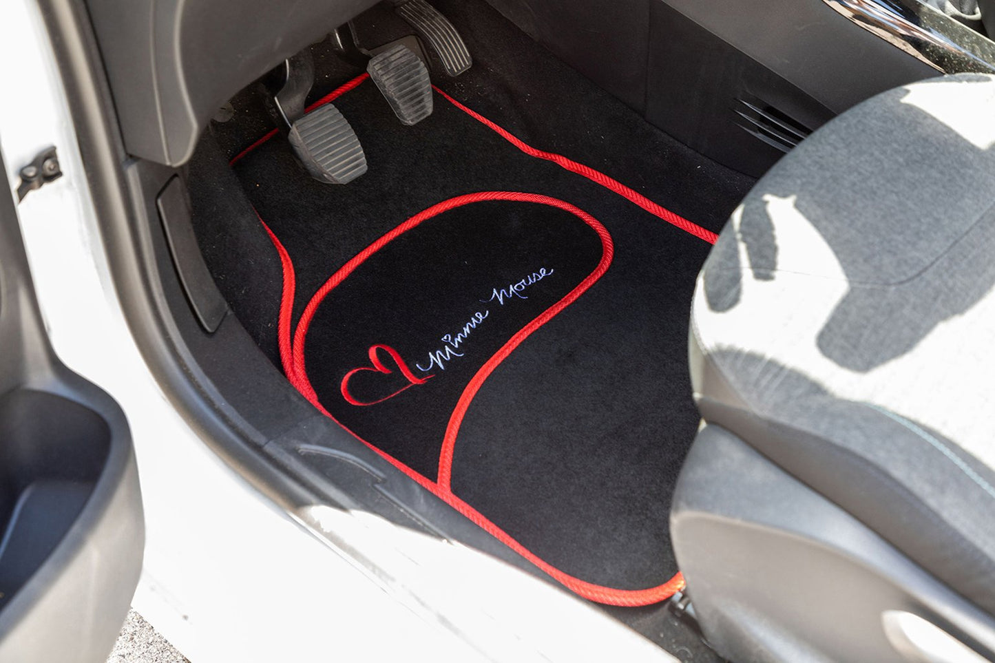 TATAWAY Tappetini auto in moquette universali con ricamo Minnie Disney