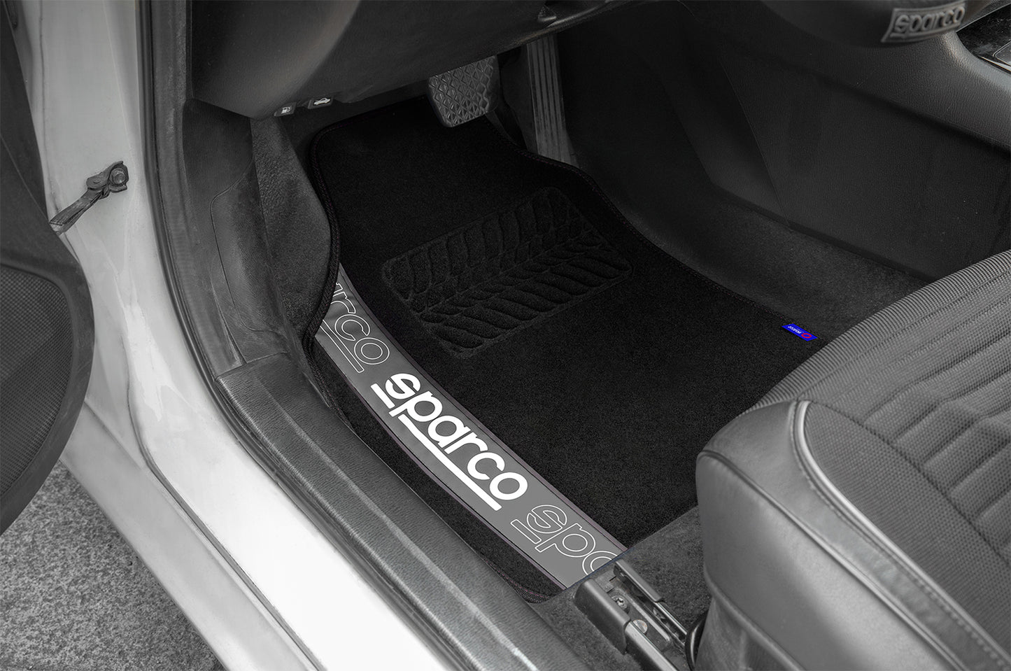 Set 4 tappetini neri e grigi per auto Sparco in moquette