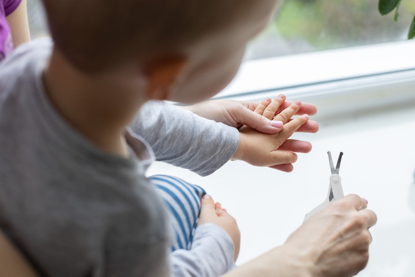 Forbicine Poupy con punte arrotondate sicure per bambini piccoli.