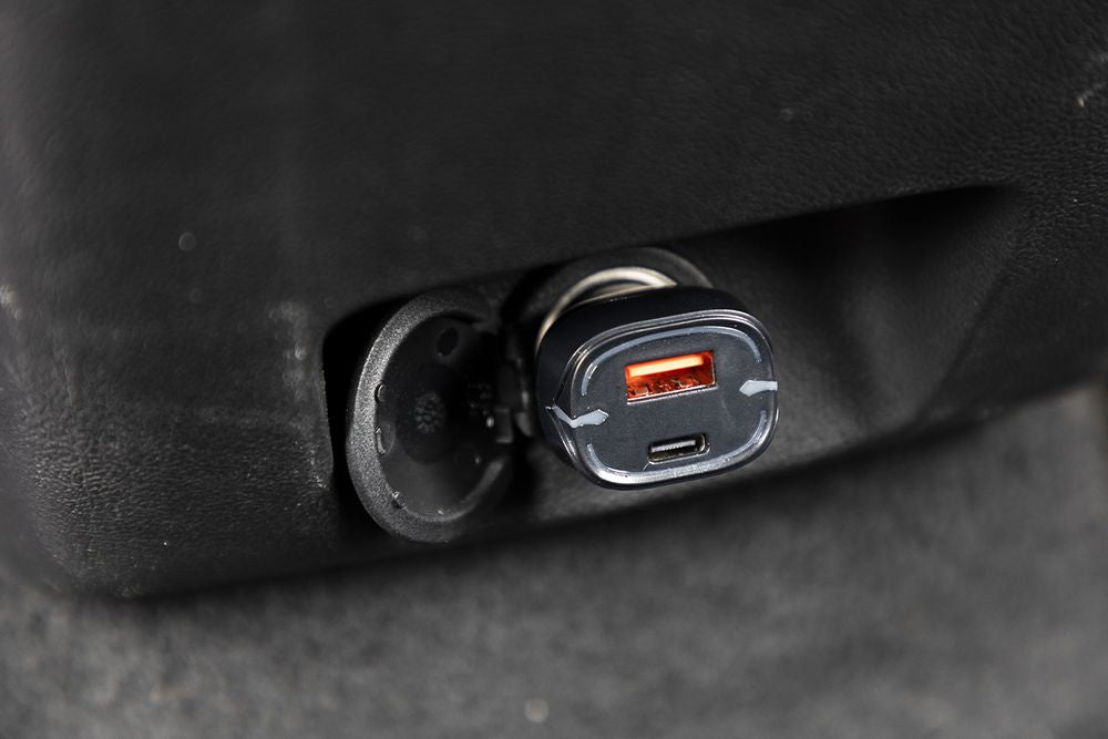 Caricatore Auto USB con Porte USB A e USB C, Ricarica Rapida