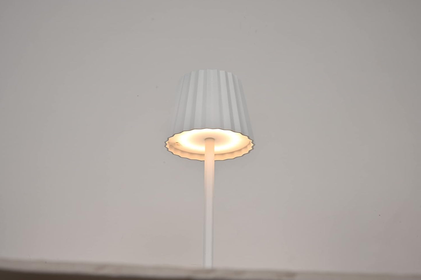 King Home Lampada da tavolo K-light in alluminio, luce bianca calda antiriflesso regolabile, Bianco 10x10x38h cm