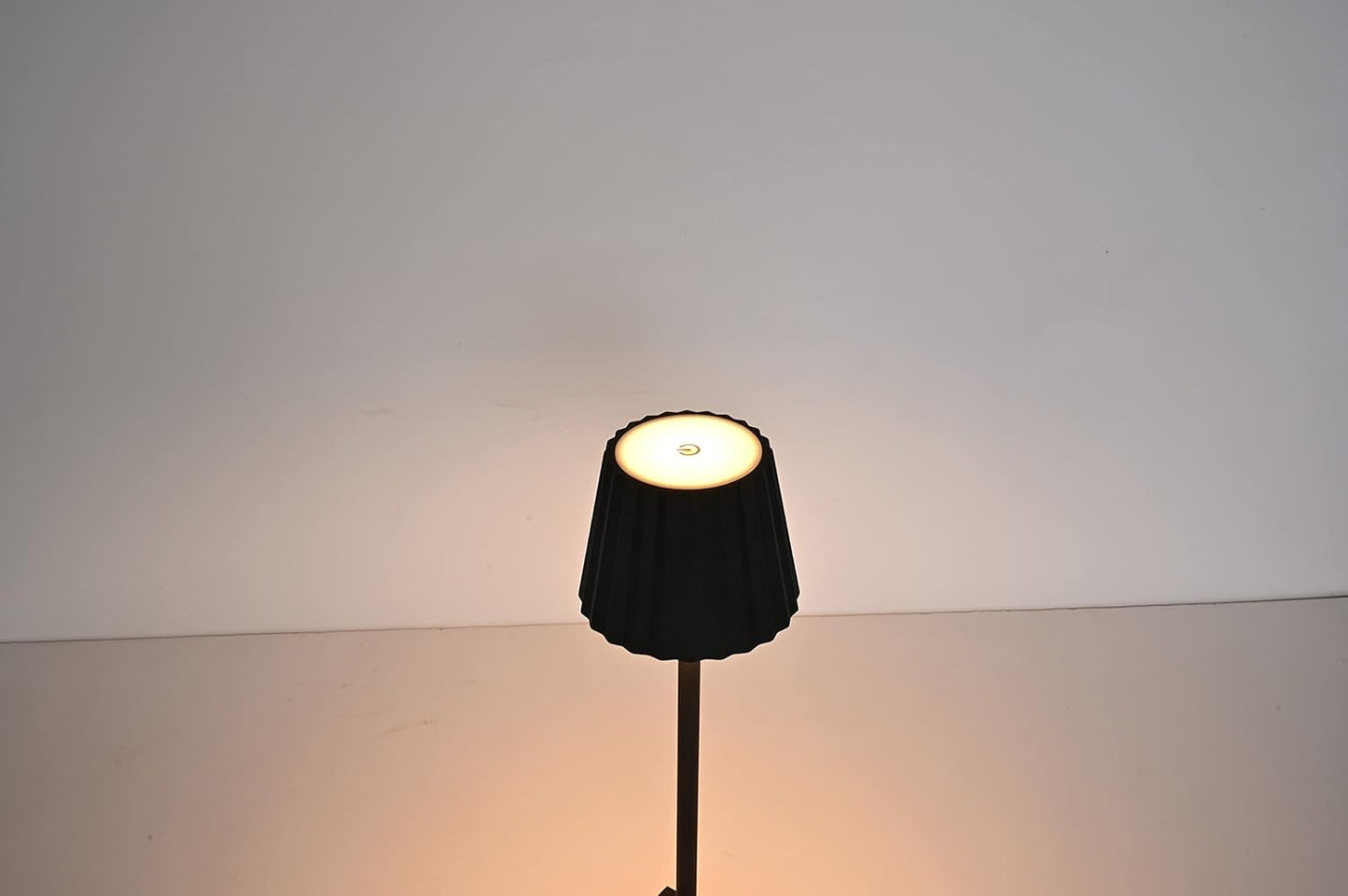 King Home Lampada da tavolo K-light in alluminio, luce bianca calda antiriflesso regolabile, Nero 10x10x38h cm