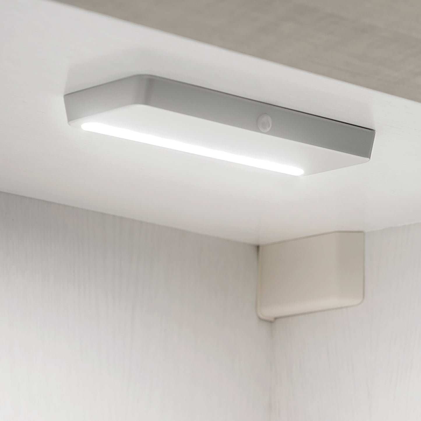 Luminaria LED ricaricabile Kraz con sensore di movimento