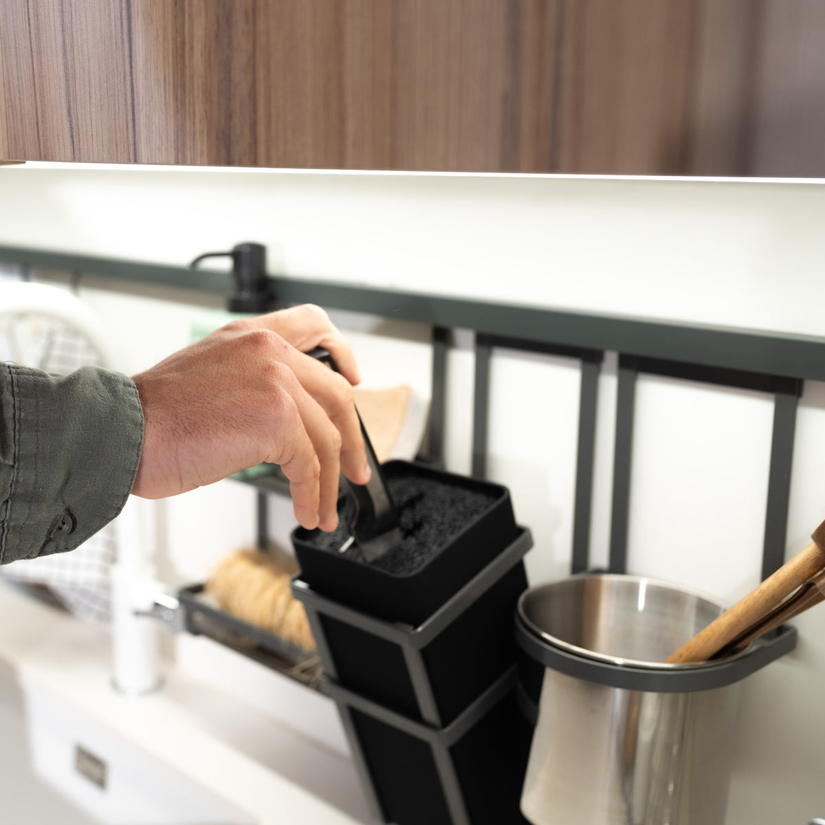 Profilo per accessori da cucina sospesi Titane