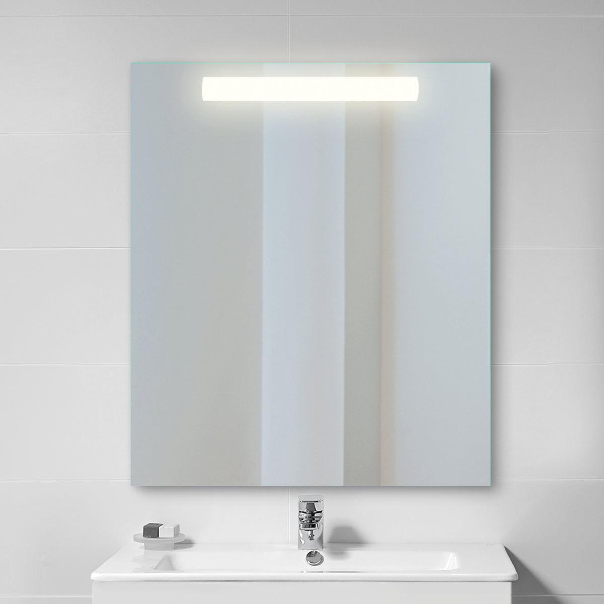 Specchio da bagno Pegasus con illuminazione LED frontale