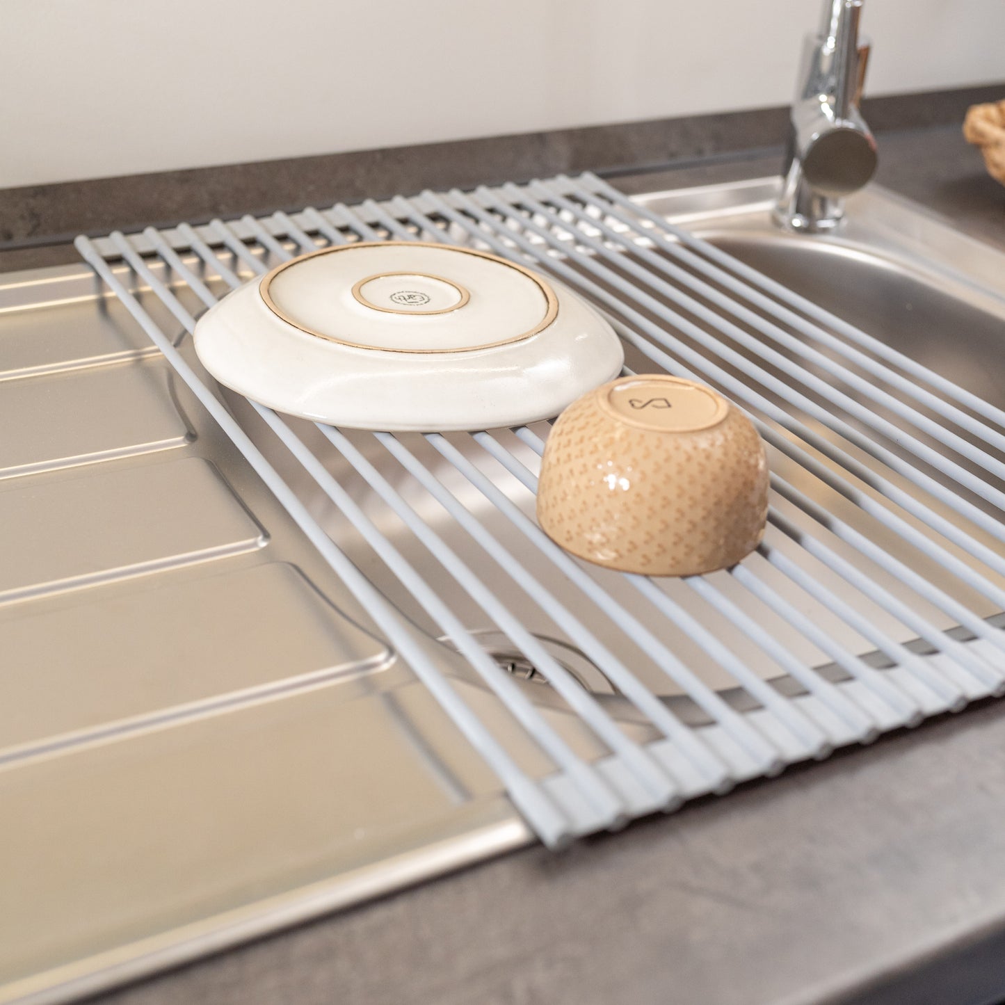 Scolapiatti in acciaio e silicone flessibile