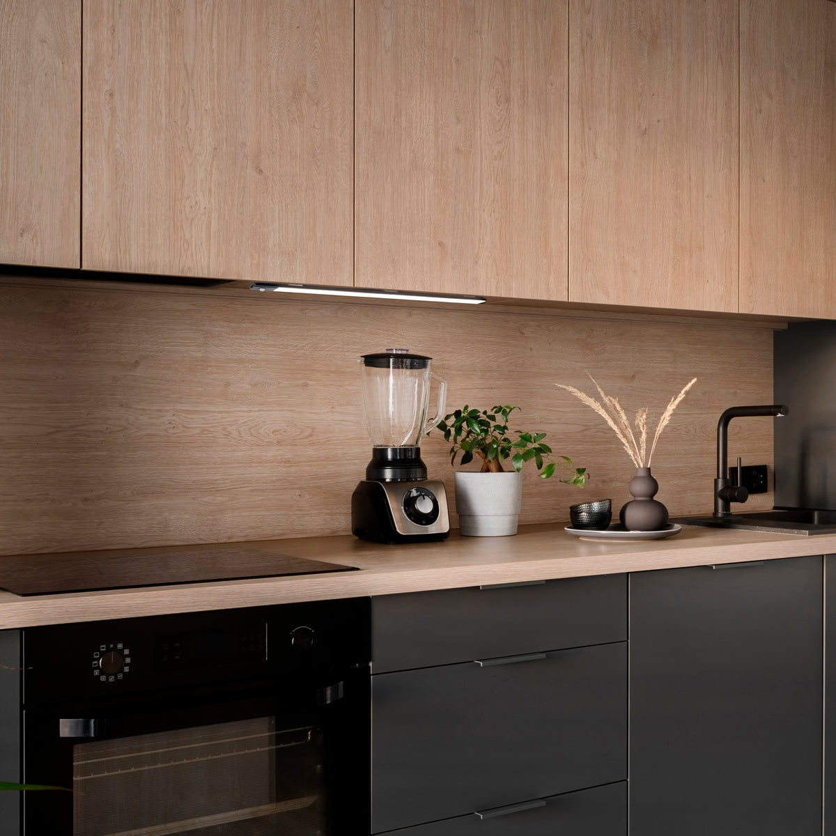 Applique LED Kaus Black ricaricabile via USB con sensore di movimento