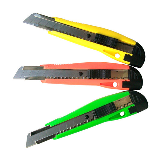 Cutter universale in plastica con 3 lame da 18mm